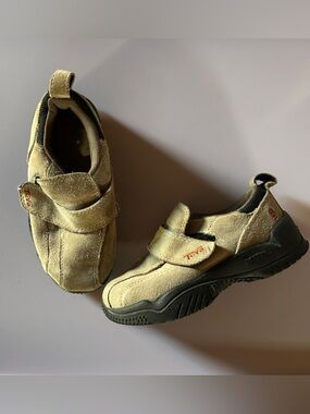 Teva Kids Tan Suede Velcro Sneakers with Black Sole